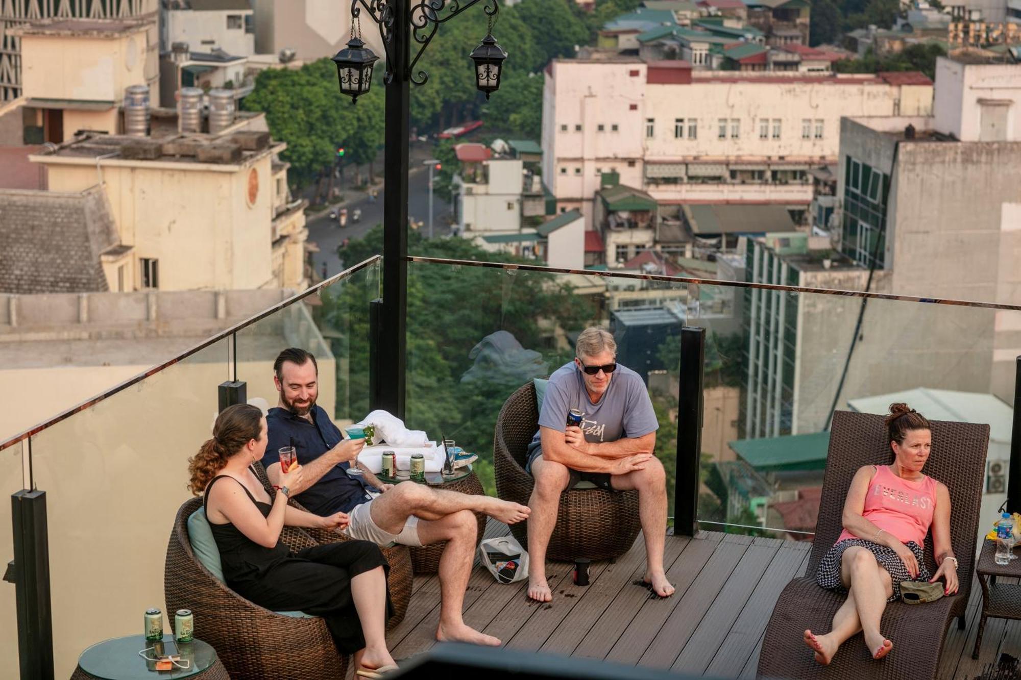 May De Ville Corner Hotel Hanoi Bagian luar foto