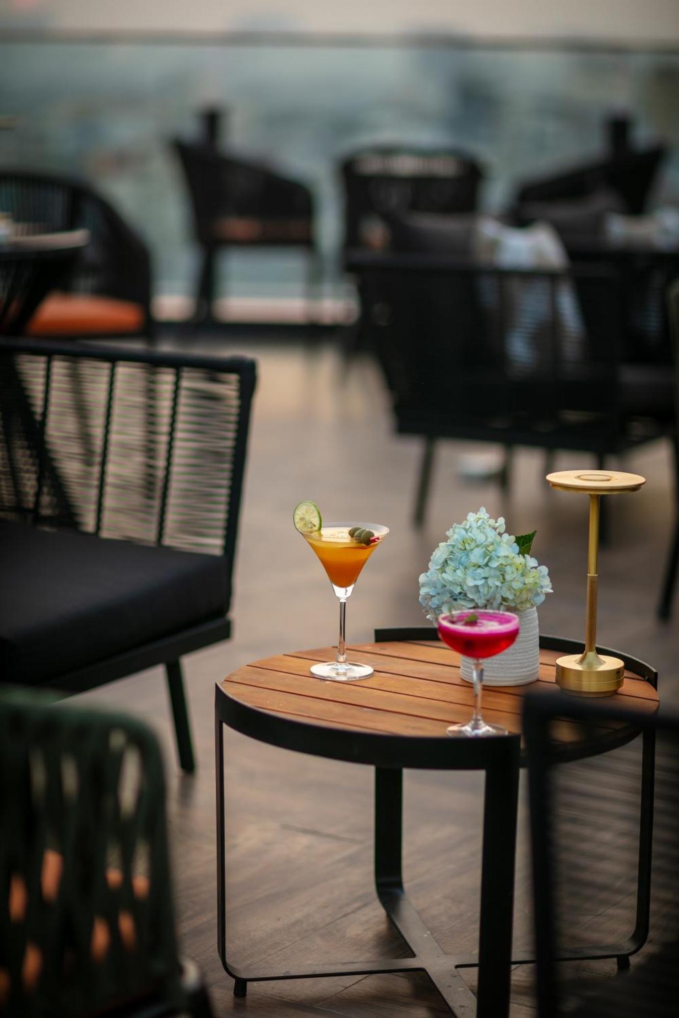 May De Ville Corner Hotel Hanoi Bagian luar foto