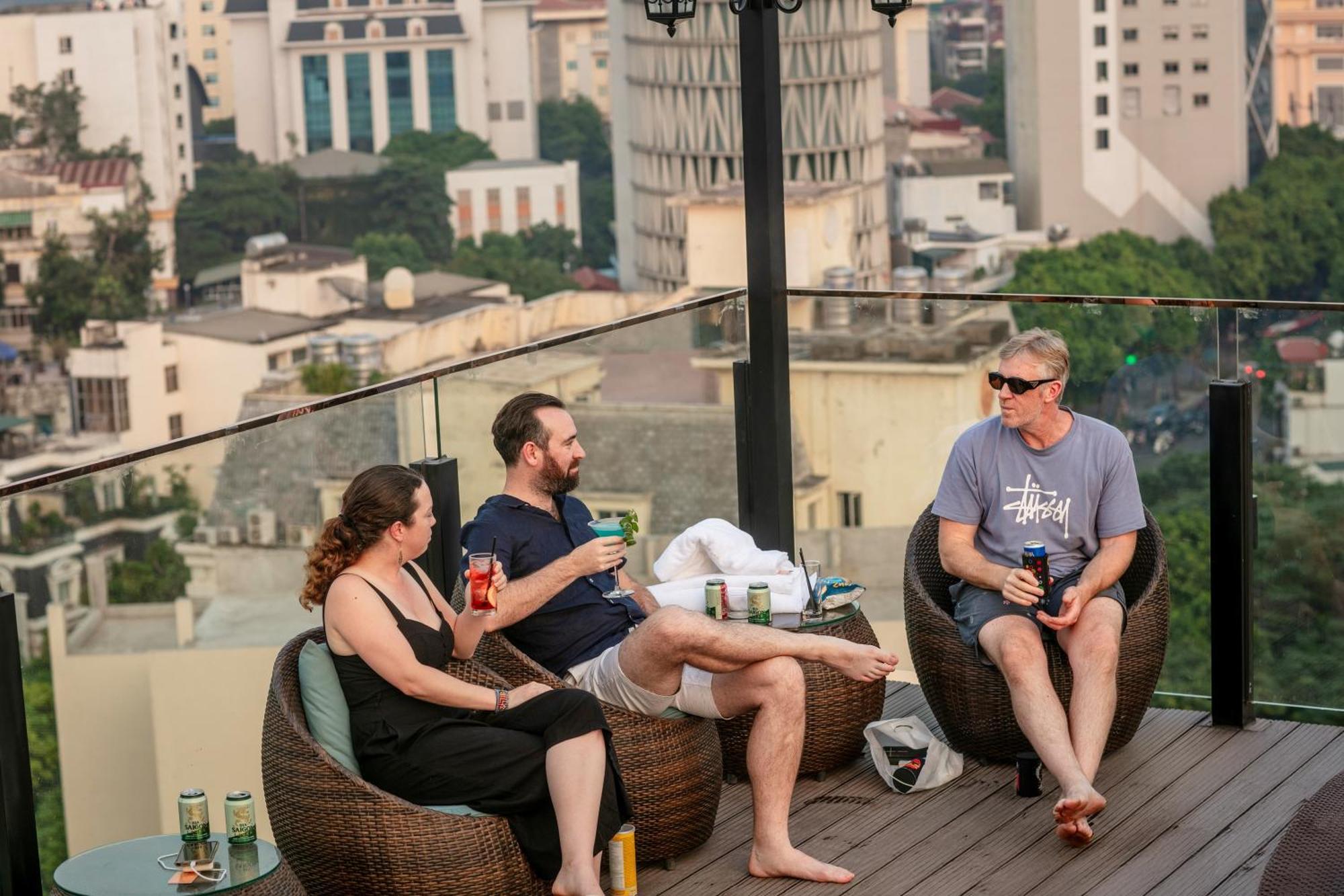 May De Ville Corner Hotel Hanoi Bagian luar foto