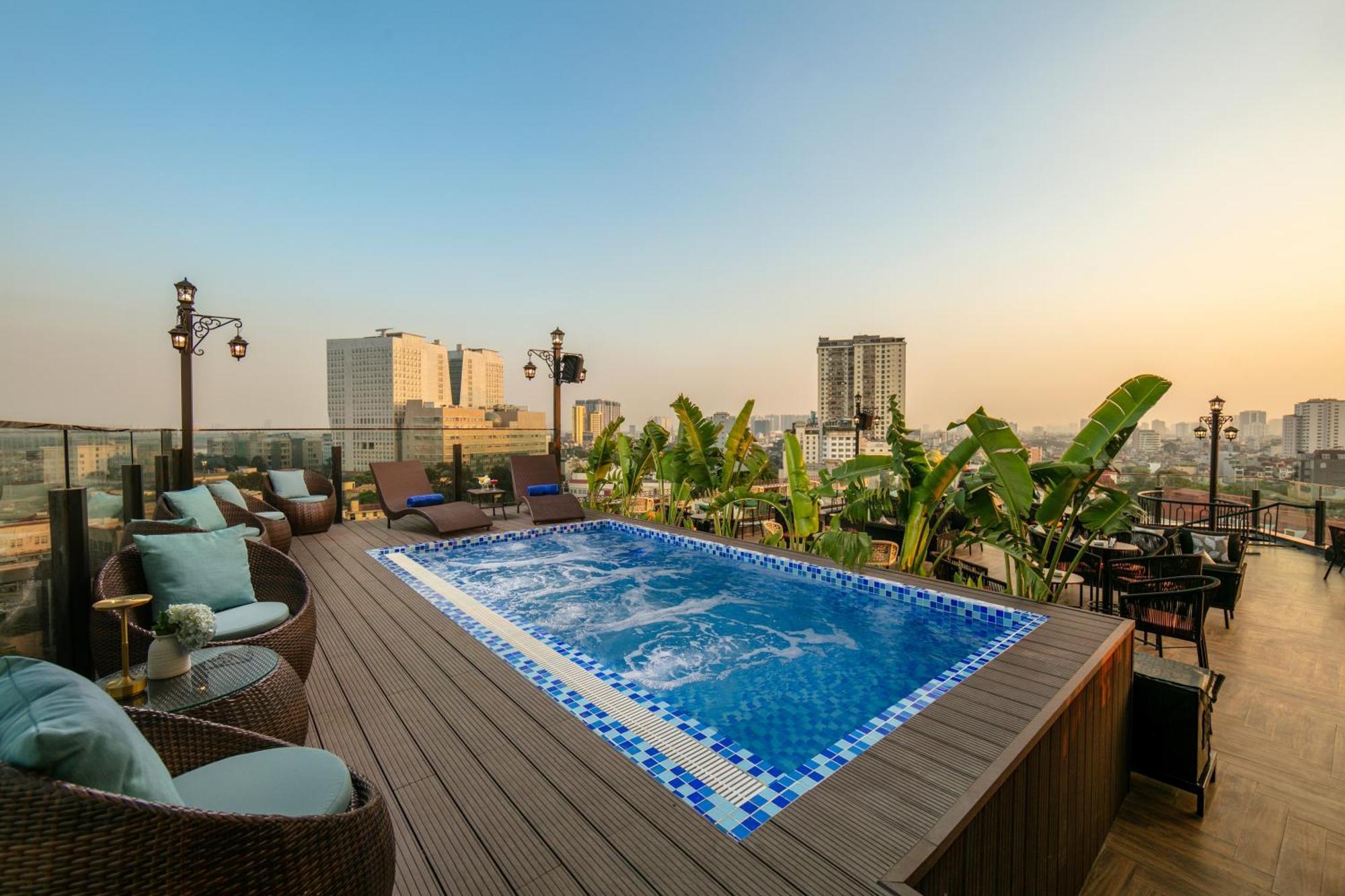 May De Ville Corner Hotel Hanoi Bagian luar foto