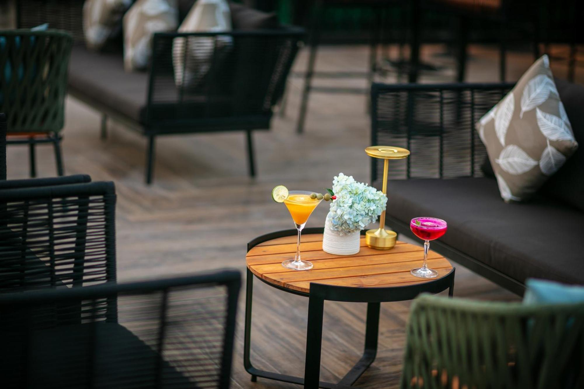 May De Ville Corner Hotel Hanoi Bagian luar foto
