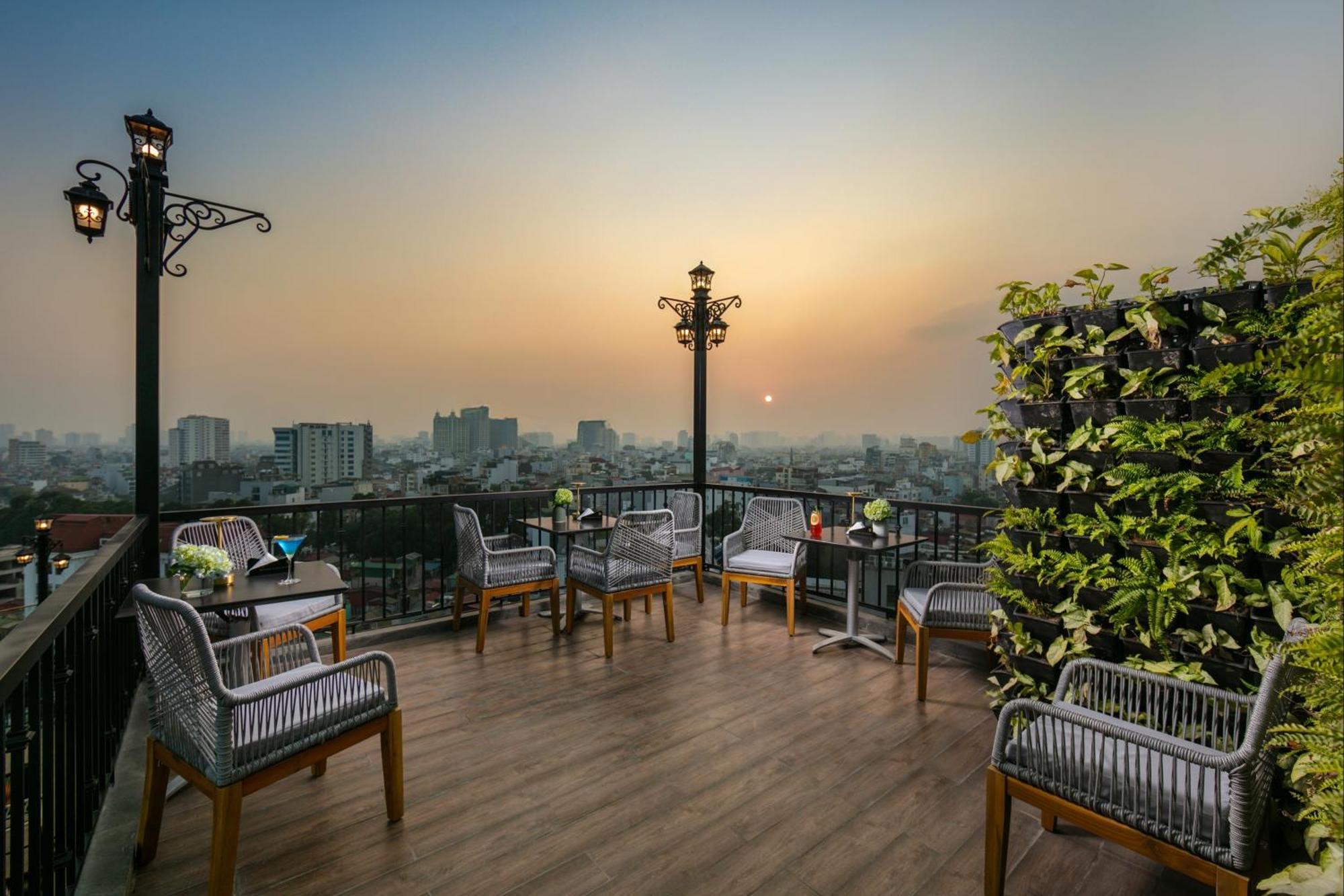 May De Ville Corner Hotel Hanoi Bagian luar foto