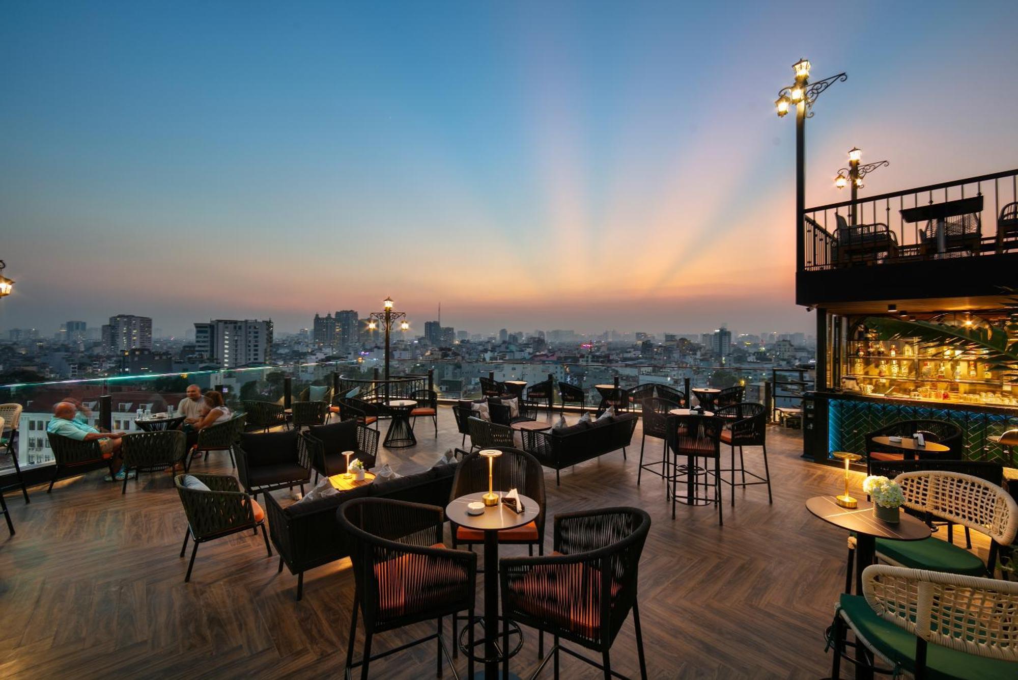 May De Ville Corner Hotel Hanoi Bagian luar foto