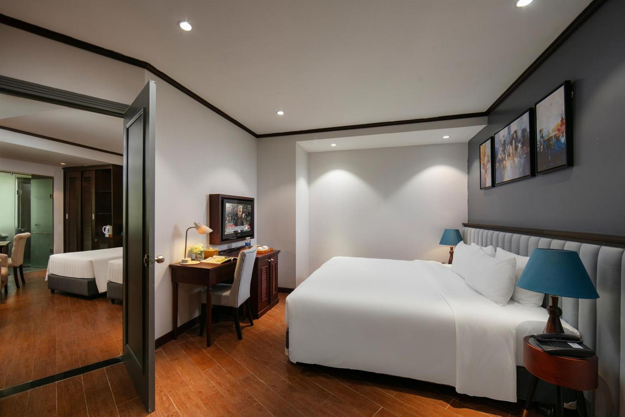 May De Ville Corner Hotel Hanoi Bagian luar foto