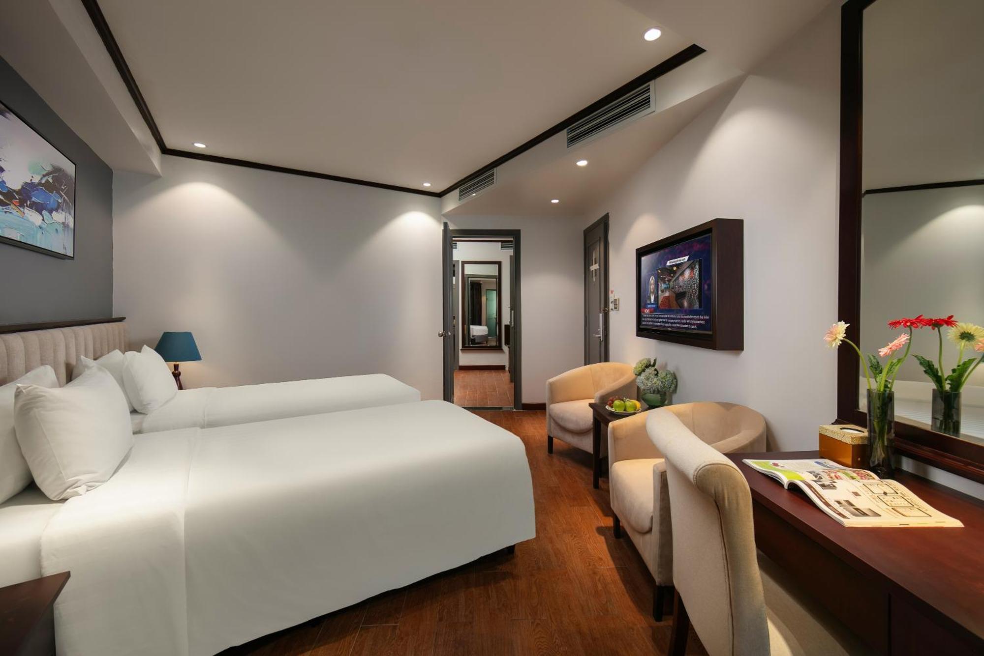 May De Ville Corner Hotel Hanoi Bagian luar foto