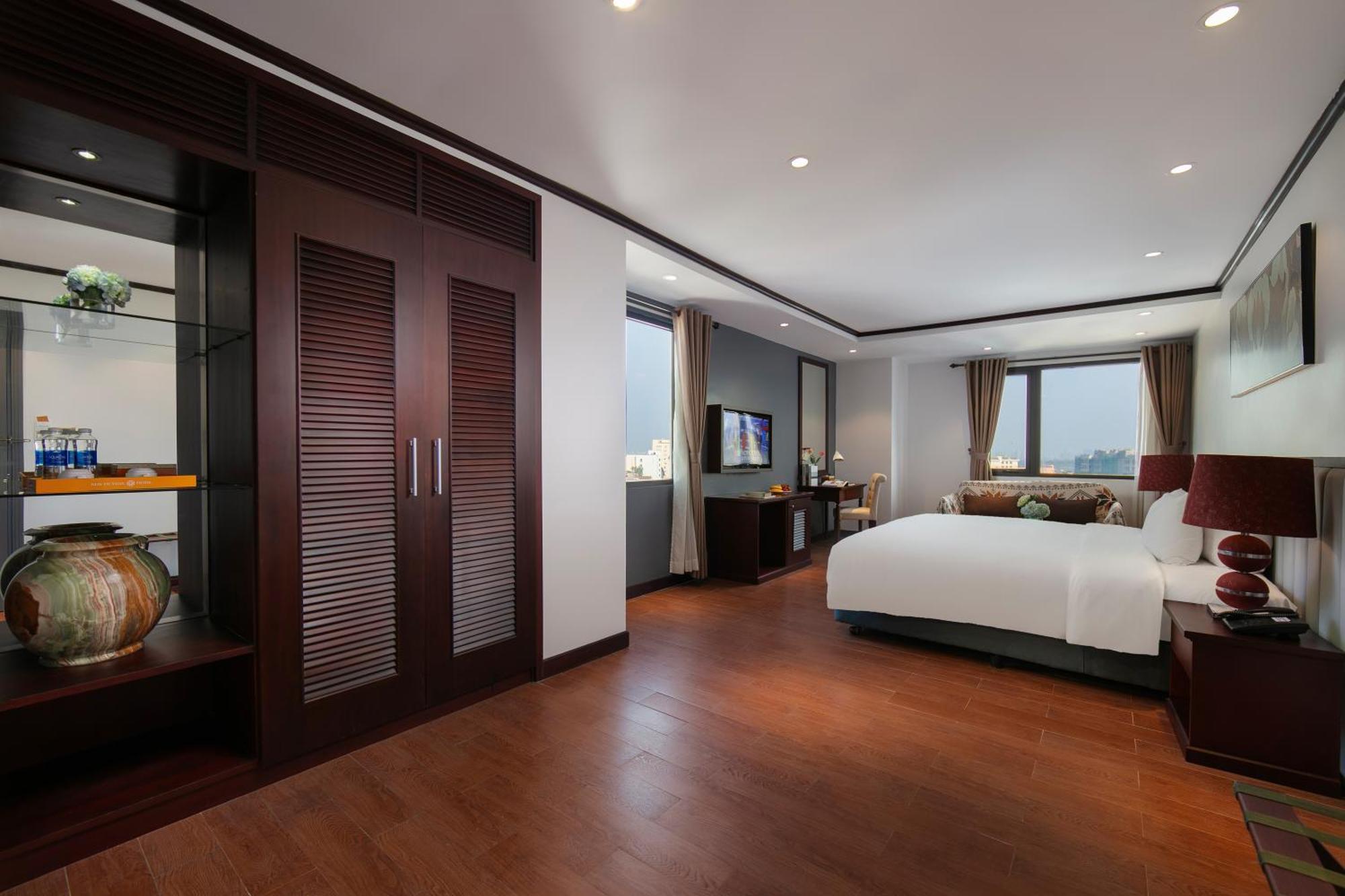 May De Ville Corner Hotel Hanoi Bagian luar foto