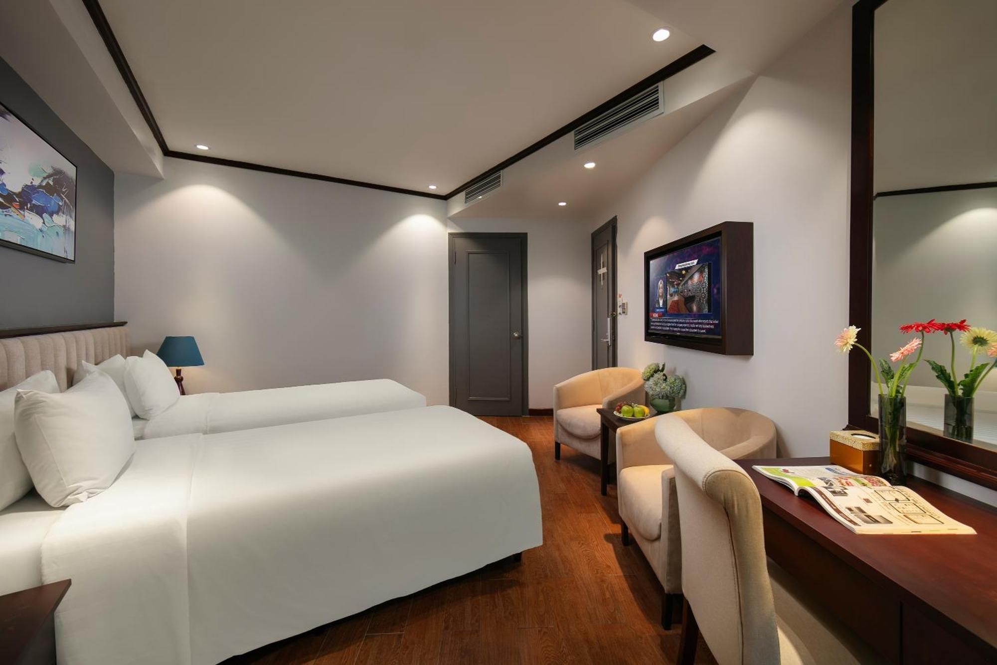 May De Ville Corner Hotel Hanoi Bagian luar foto