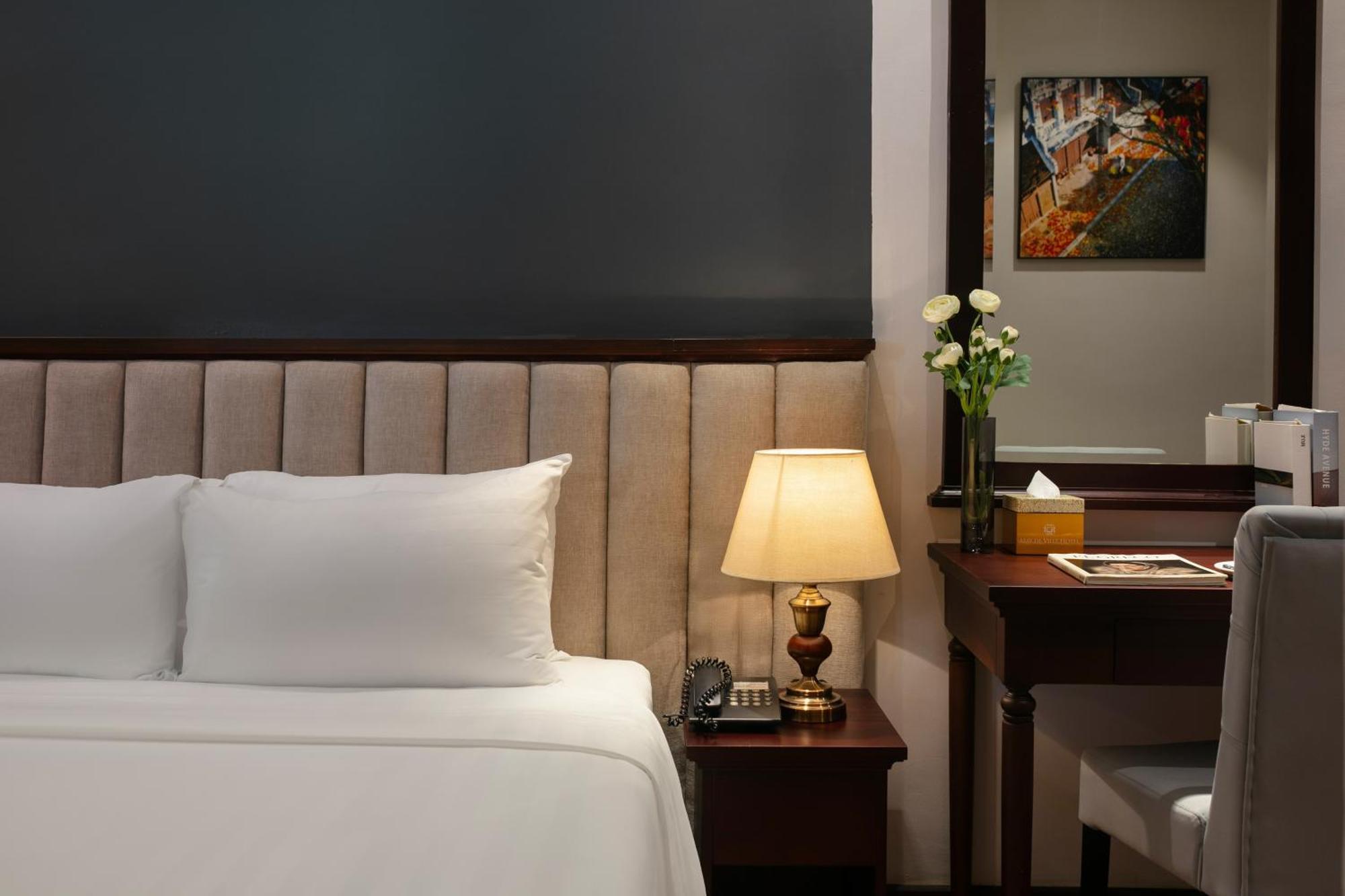 May De Ville Corner Hotel Hanoi Bagian luar foto